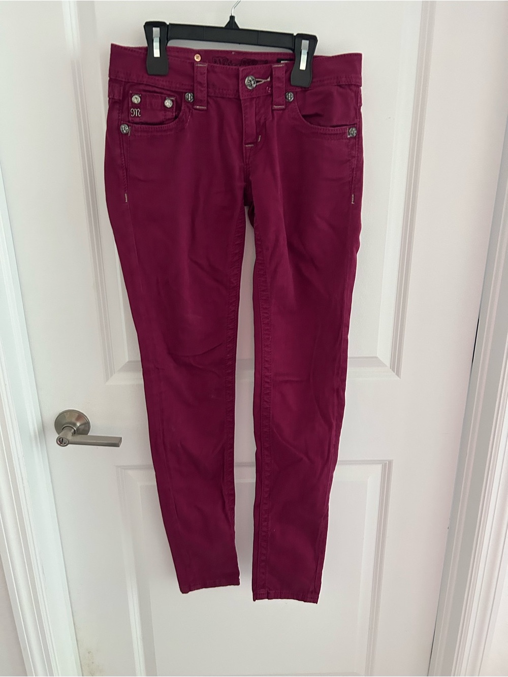 Miss Me Women's Slim Stretch Pants in Berry